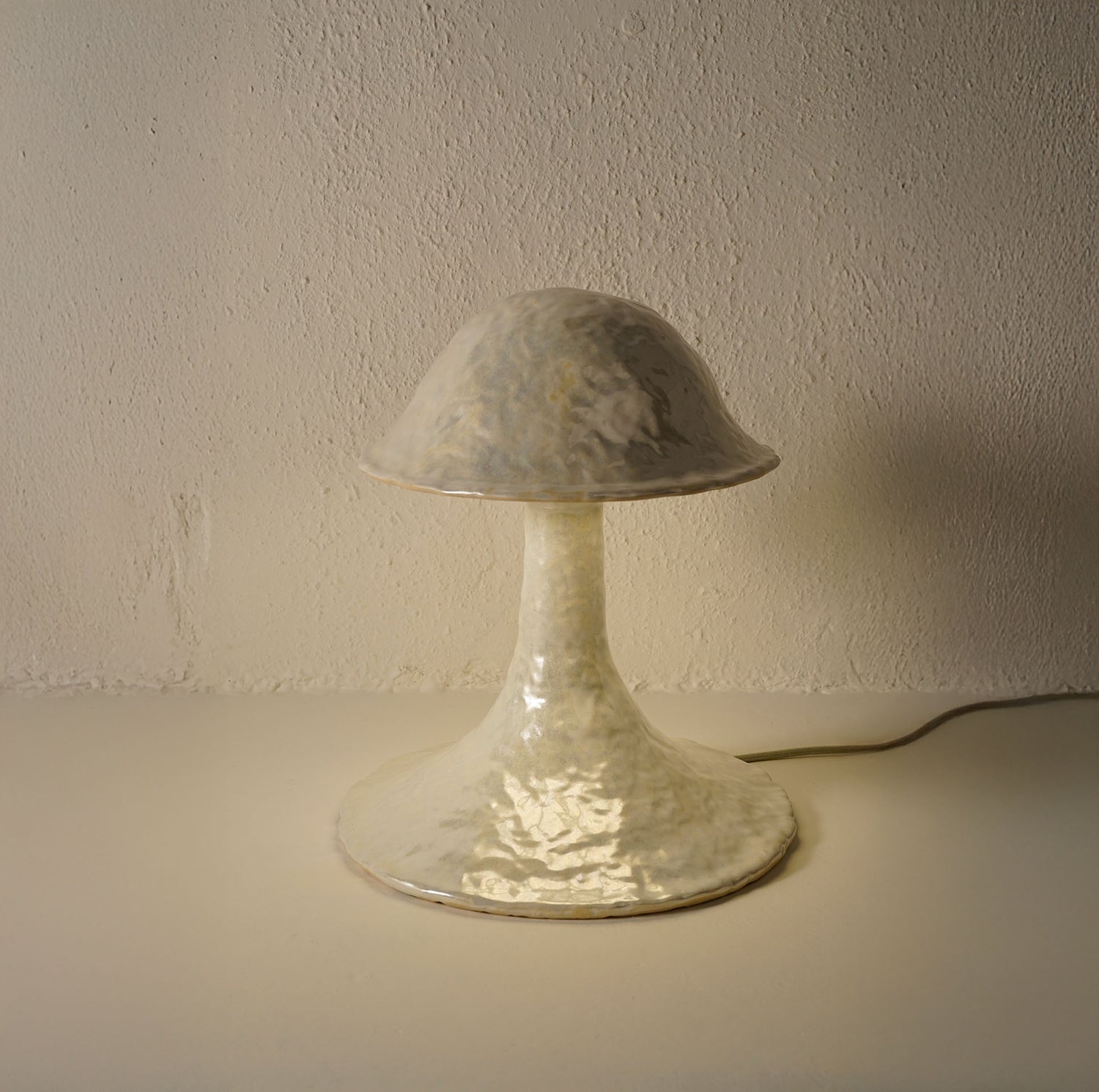 PEARL MUSHROOM LAMP